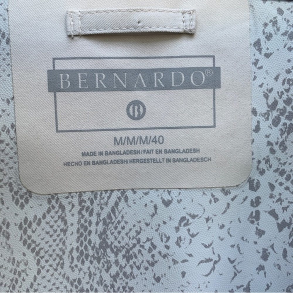 SOLD- bernardo women light raincoat jacket - Picture 3 of 9